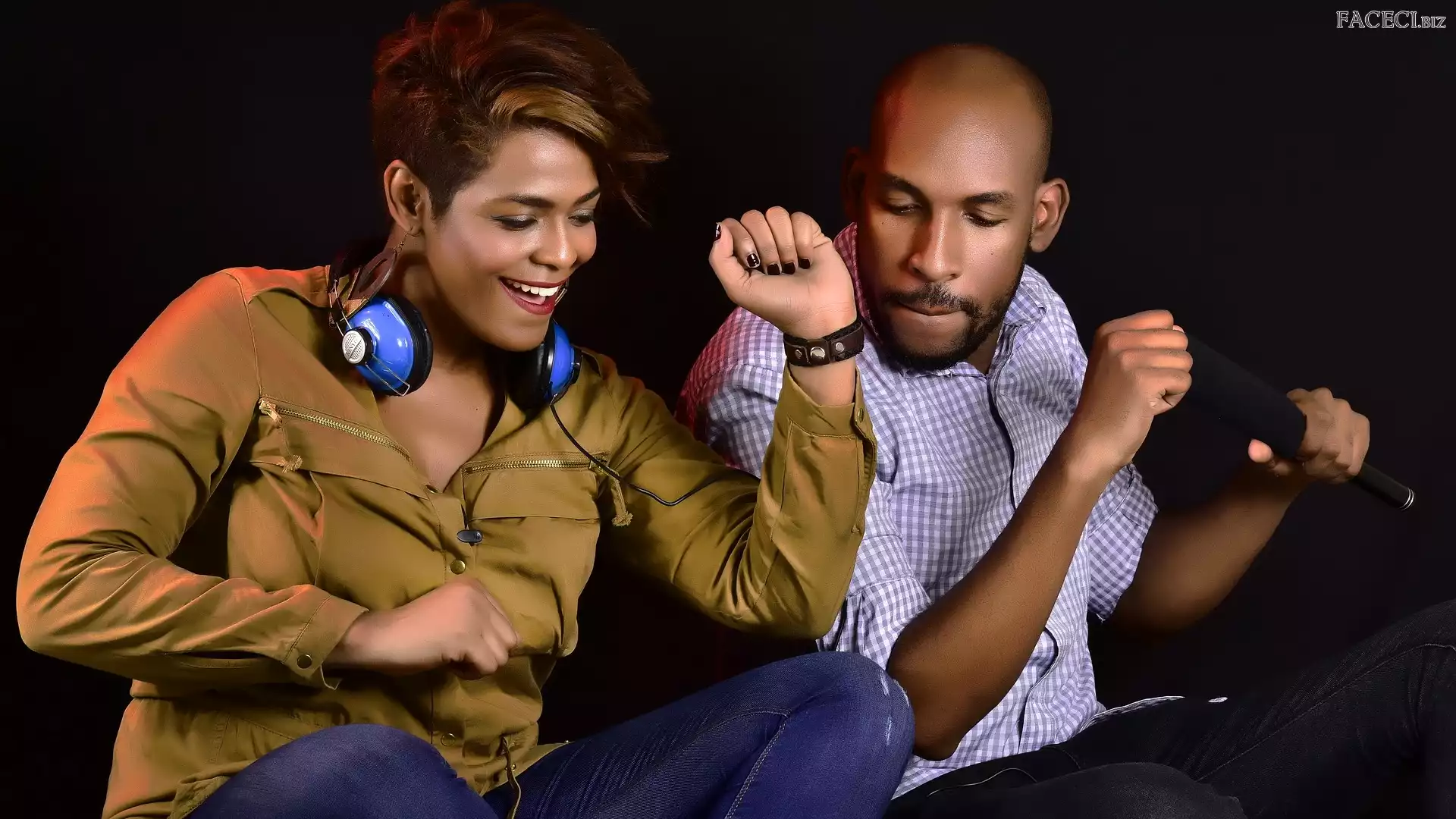 Mężczyzna, Mikrofon, Kobieta, Słuchawki